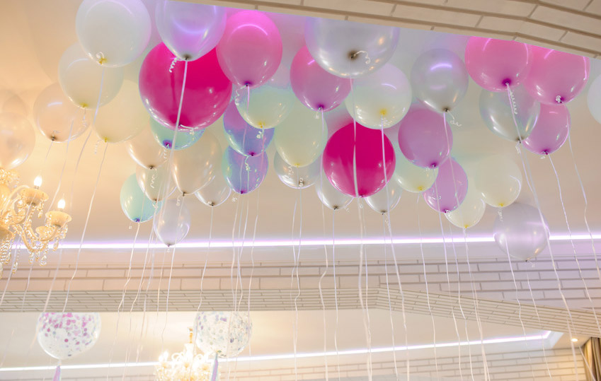 Ballons Gonflés à l'Helium Pas Cher Flottant au Plafond