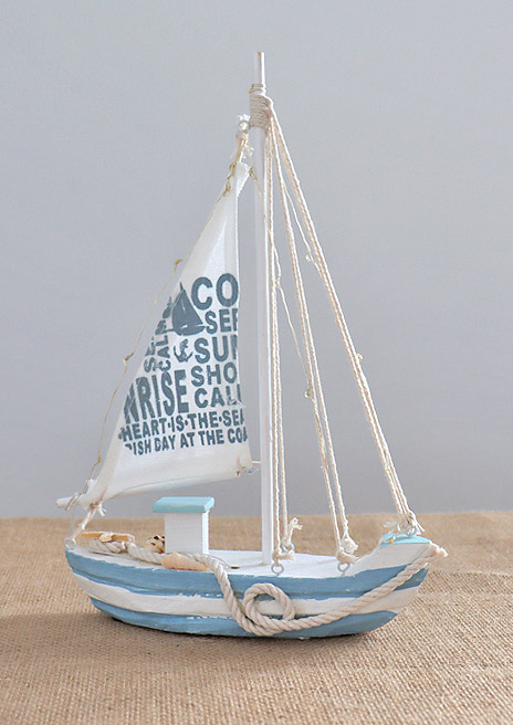 Coussin décoratif Petit bateau sur la plage tropicale de sable blanc 