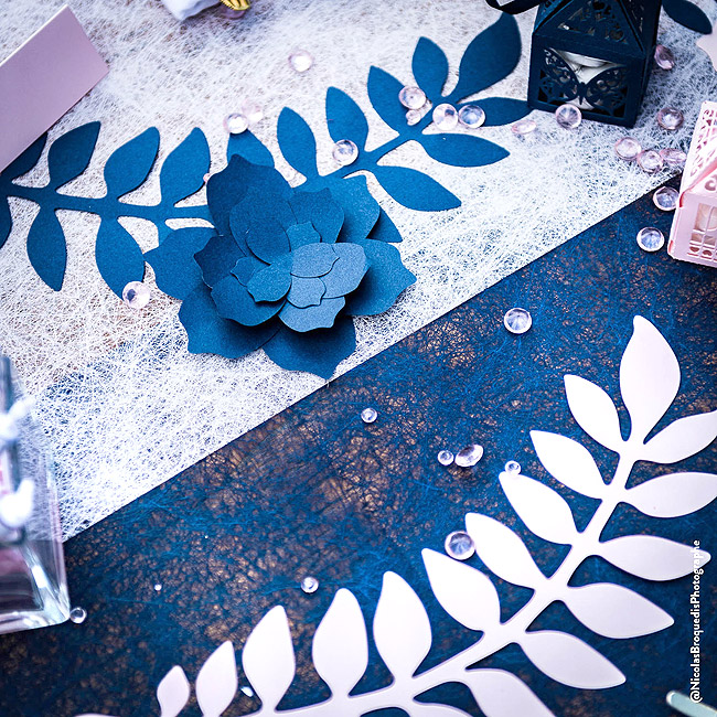 Chemin de table mariage intisse Bleu Marine, decoration mariage - Badaboum