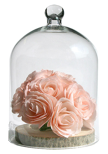 Cloche en verre avec fleurs