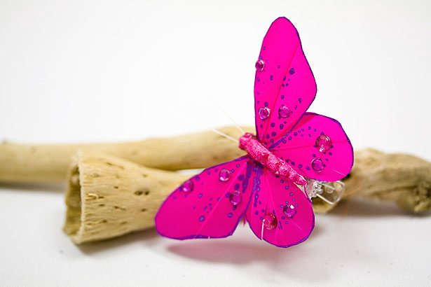 Petit Papillon Fuchsia sur Pince à Accrocher Déco Table