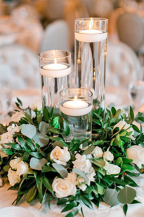 Grande lanterne volante blanche pour une décoration mariage chic